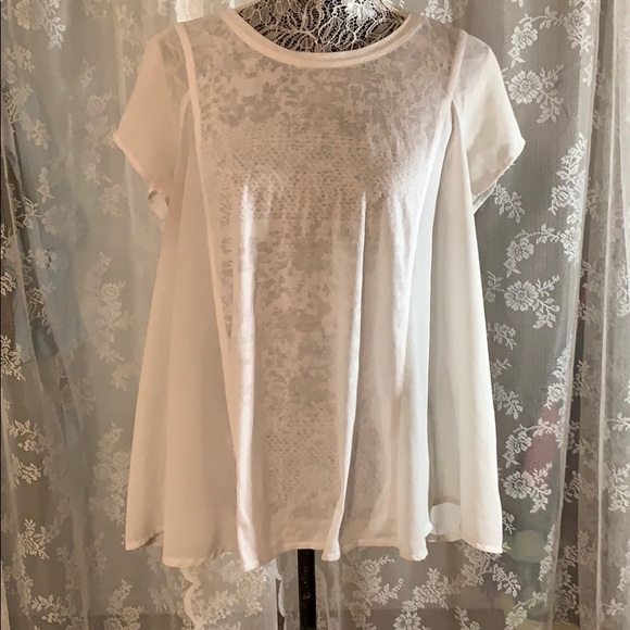 Sheer hi-low a line blouse - Picture 2 of 8